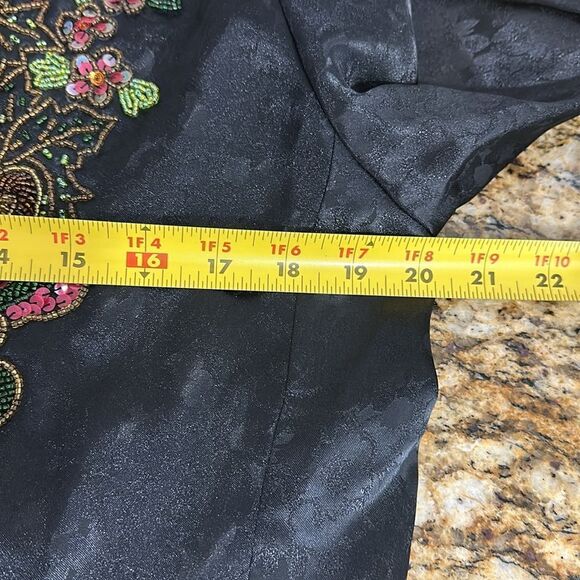 Victoria’s Secret Vintage Satin Floral Beaded Cropped Jacket Size M/L - Picture 7 of 8